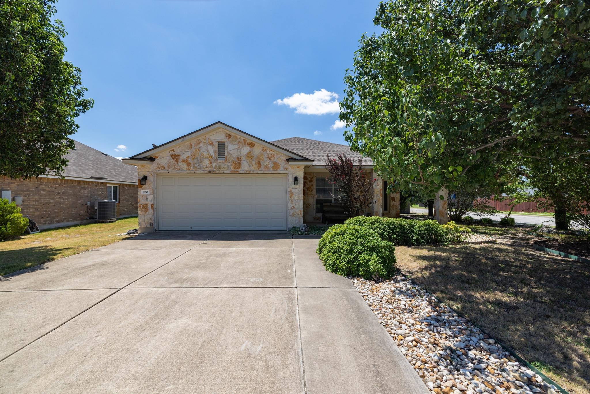 920 Flanagan DR