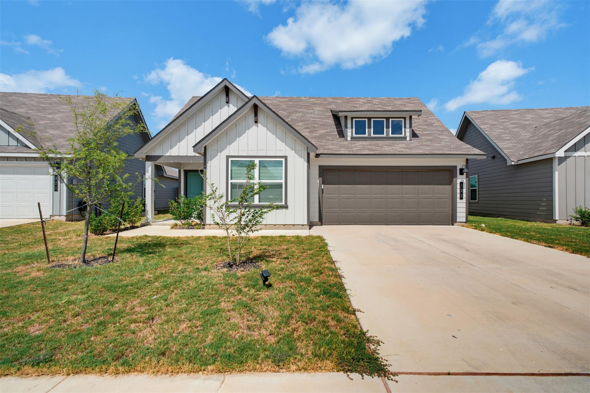 325 Doss DR