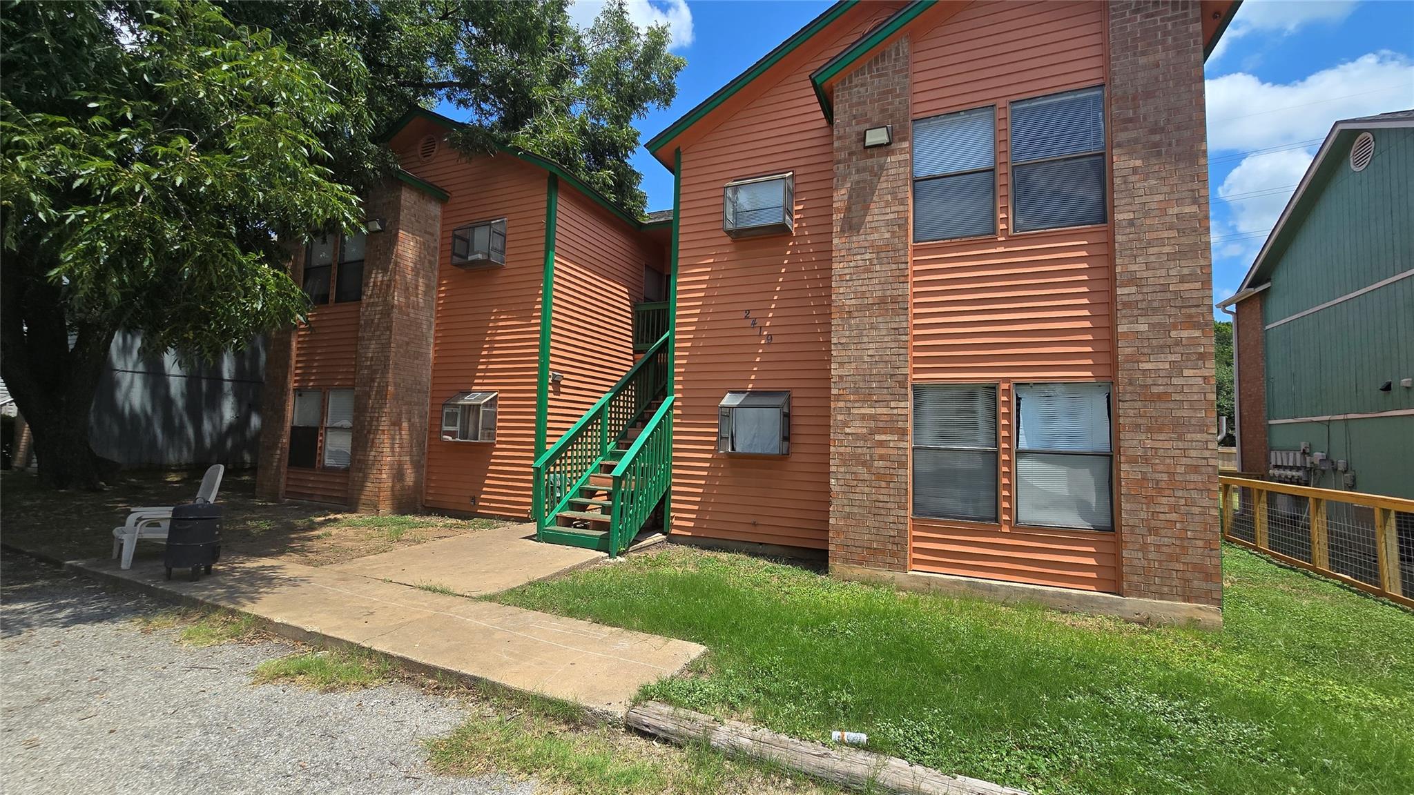 2419 Slaughter LN — photo 3
