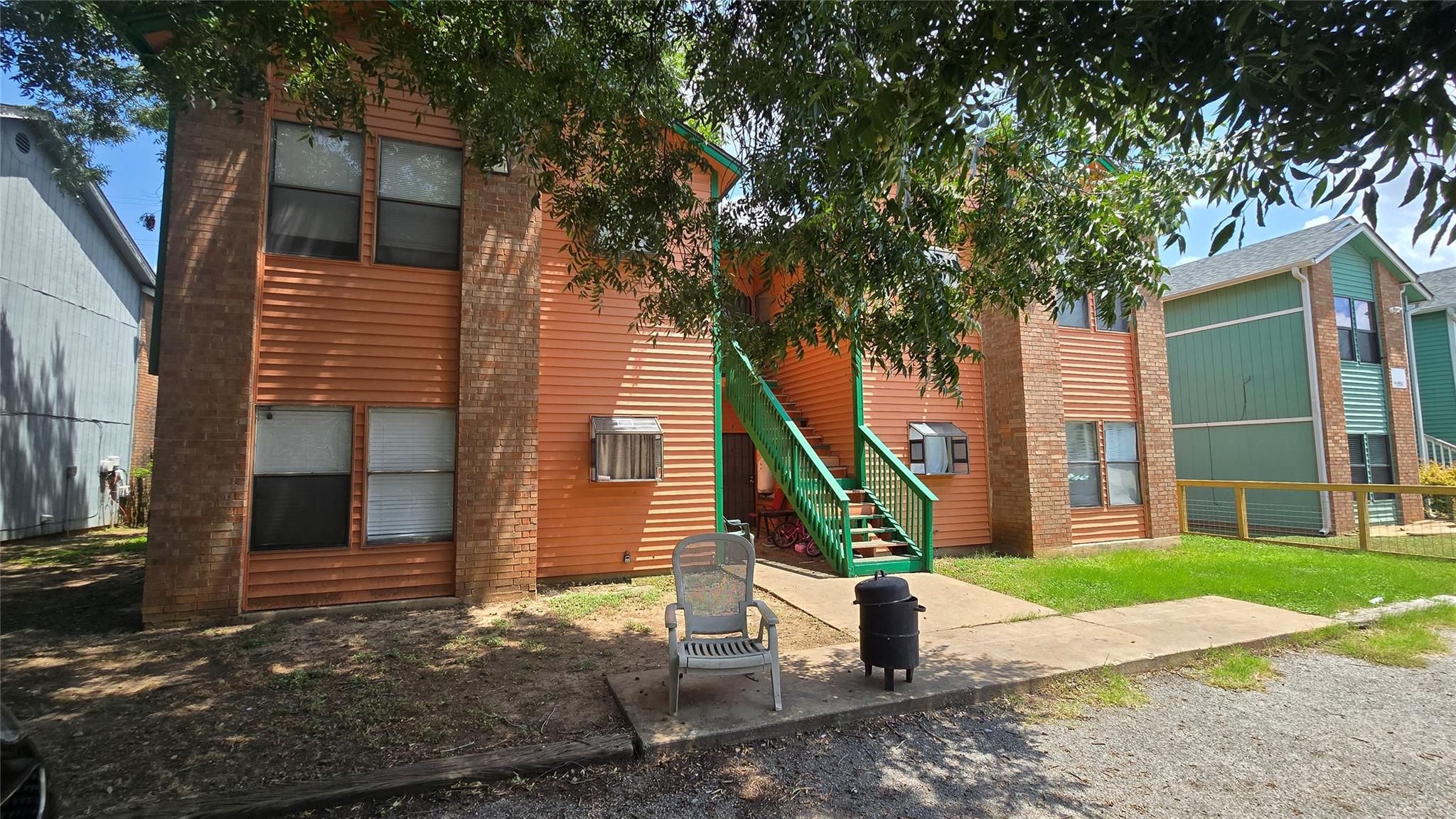 2419 Slaughter LN