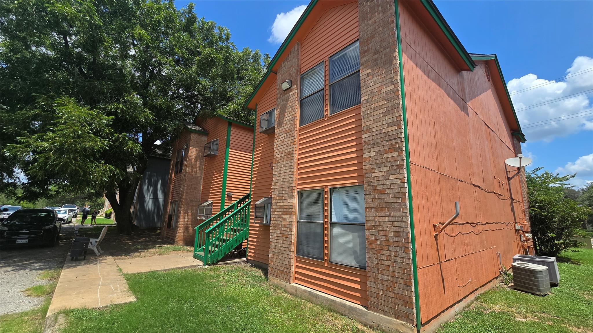 2419 Slaughter LN — photo 4