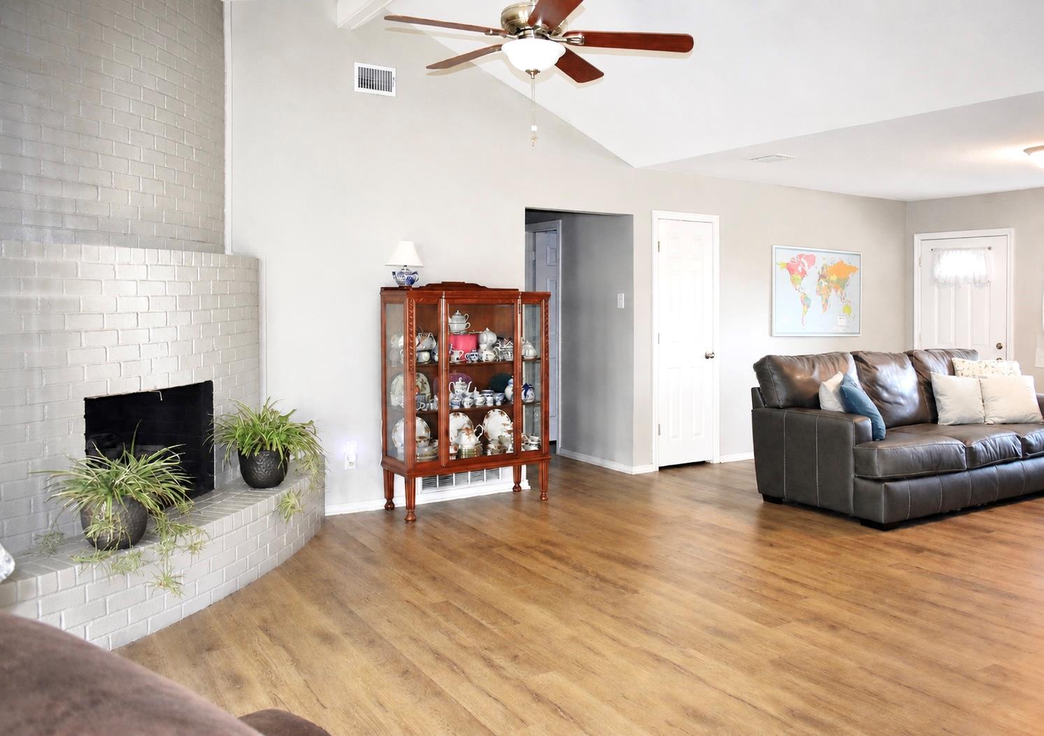 1702 Pecos Ave — photo 5