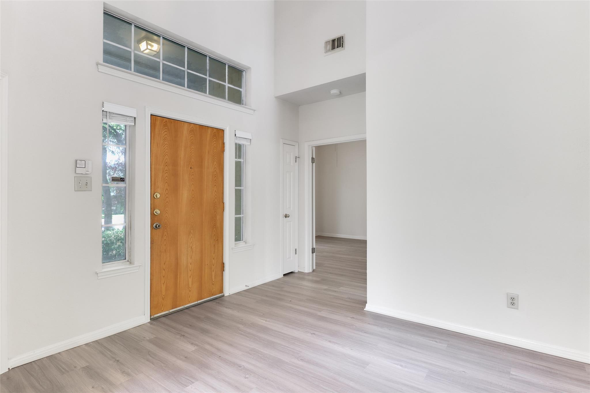 8302 Cambria DR — photo 4