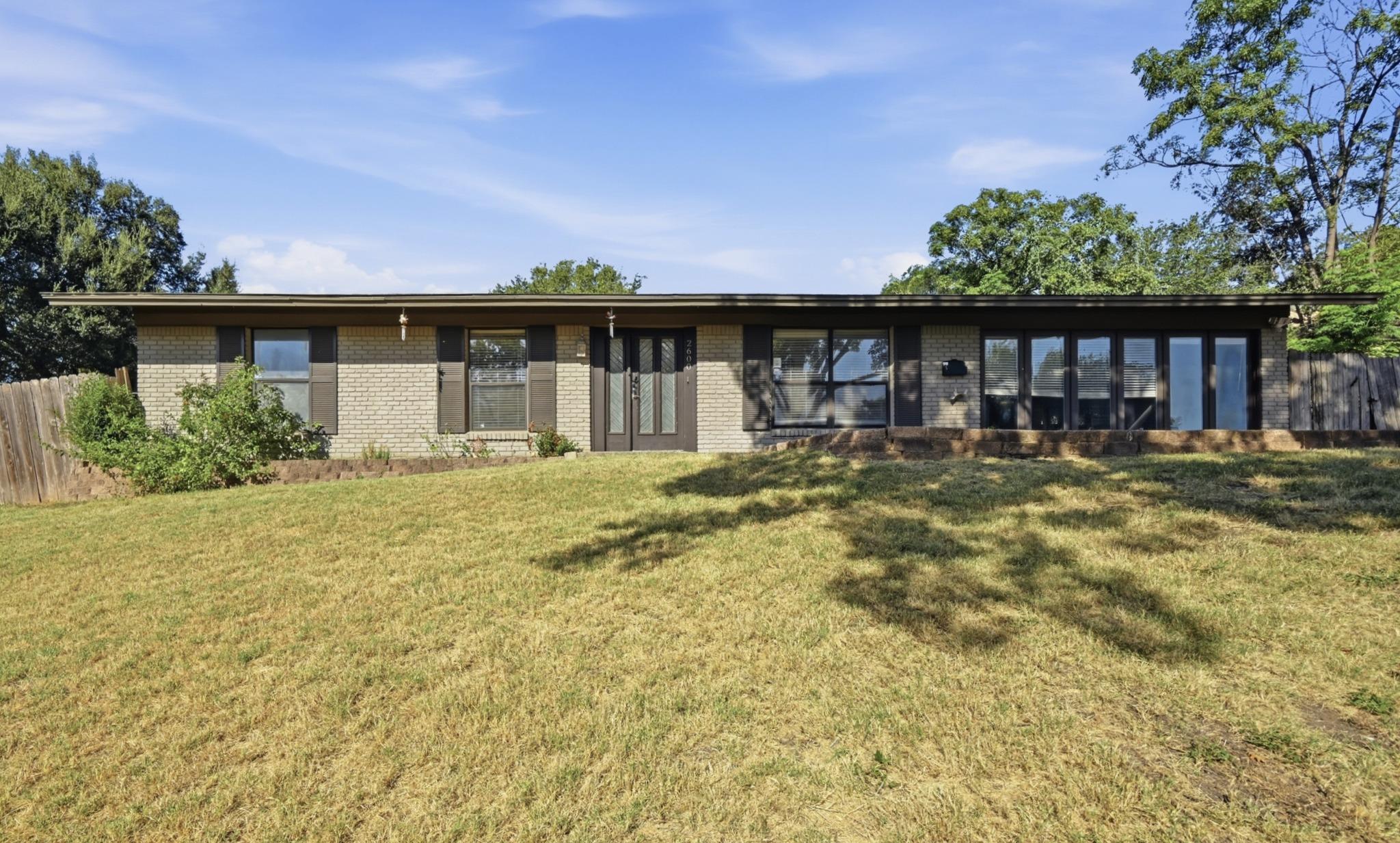 2600 Oakhaven DR — photo 3