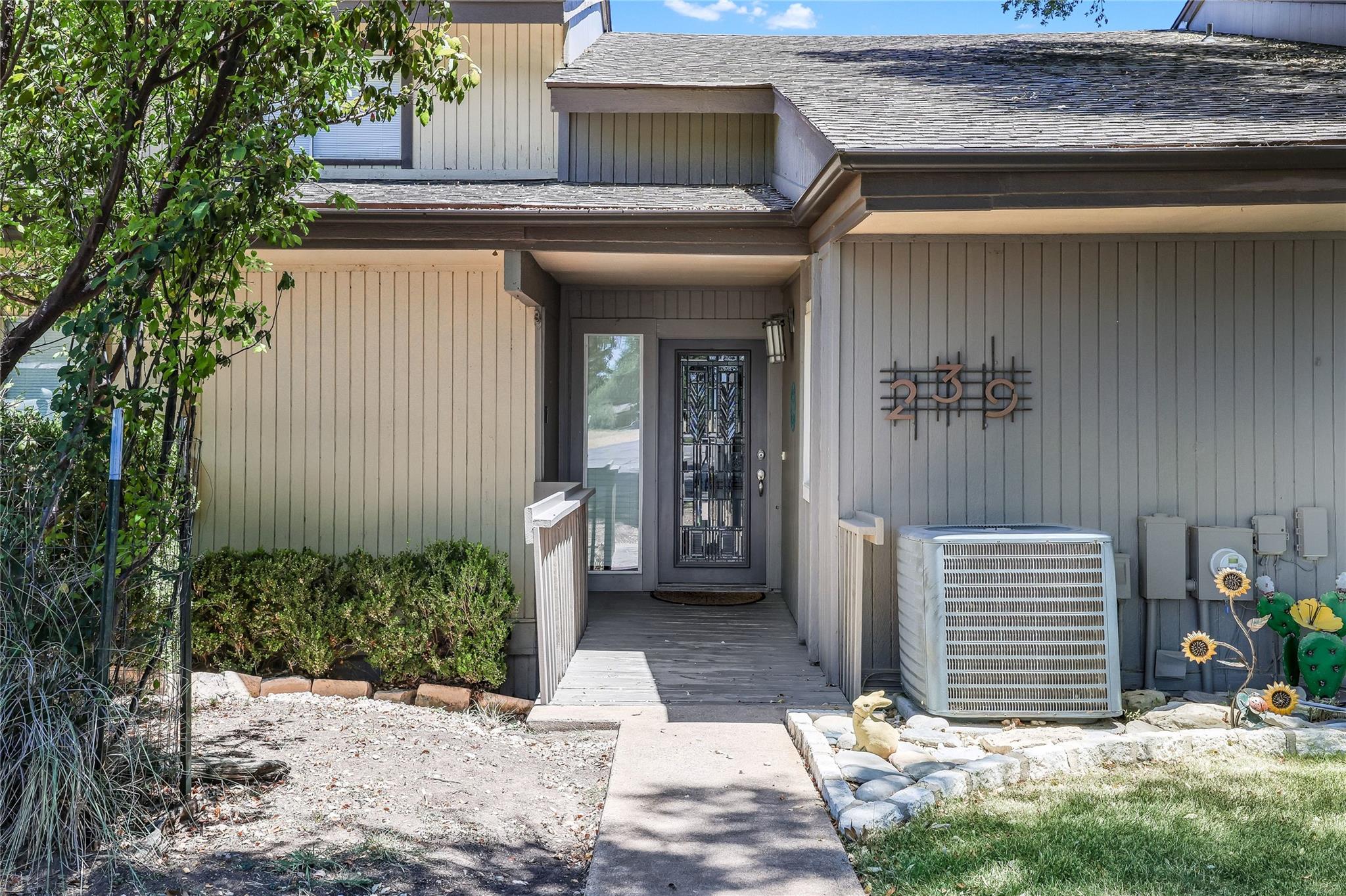 239 VENTURE BLVD — photo 3