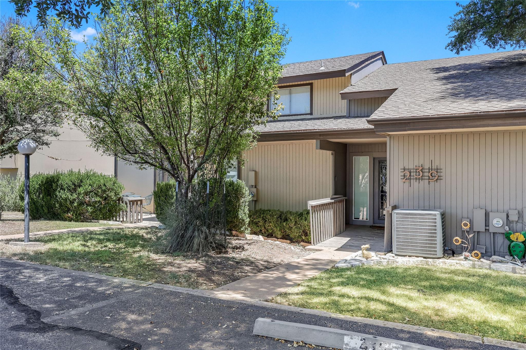 239 VENTURE BLVD — photo 4