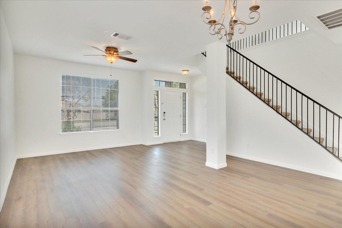 1402 Grafton LN — photo 5