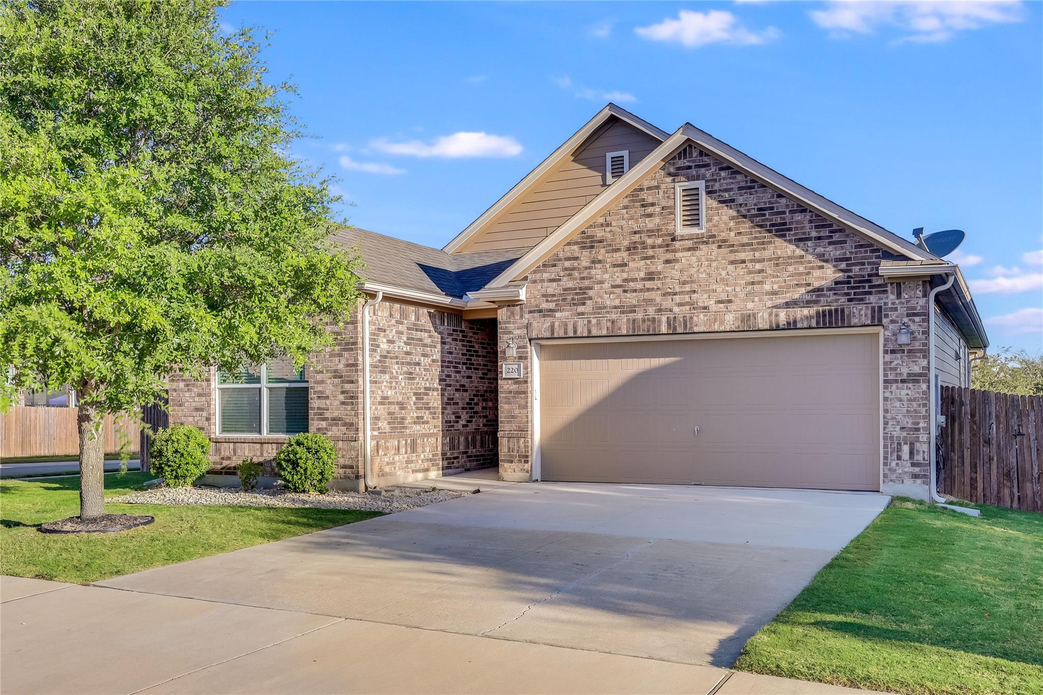 220 Rocroi DR — photo 3