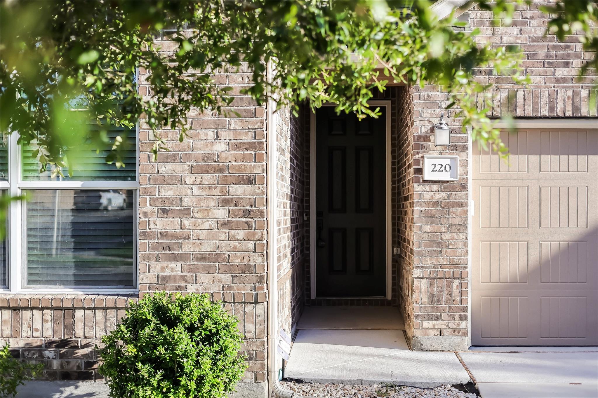 220 Rocroi DR — photo 4