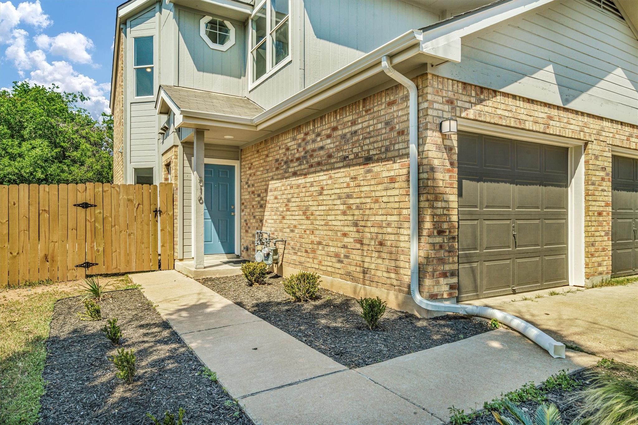 516 Gregory CT — photo 3