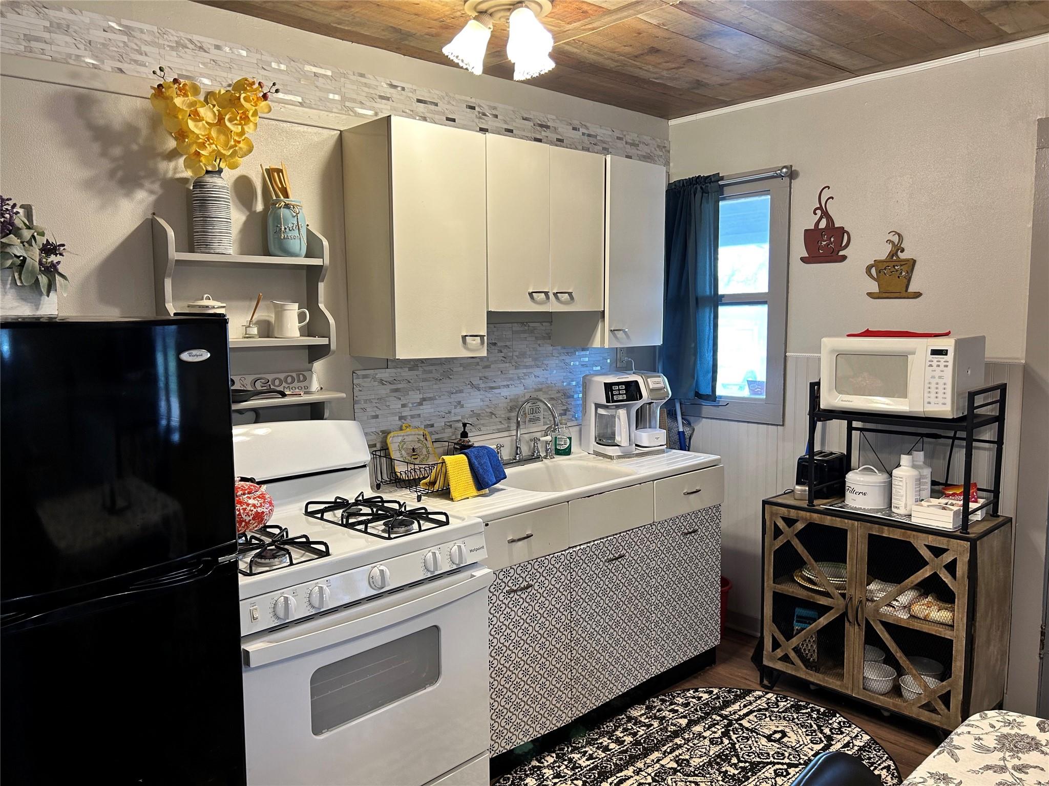 161 Alexander DR #8 — photo 3