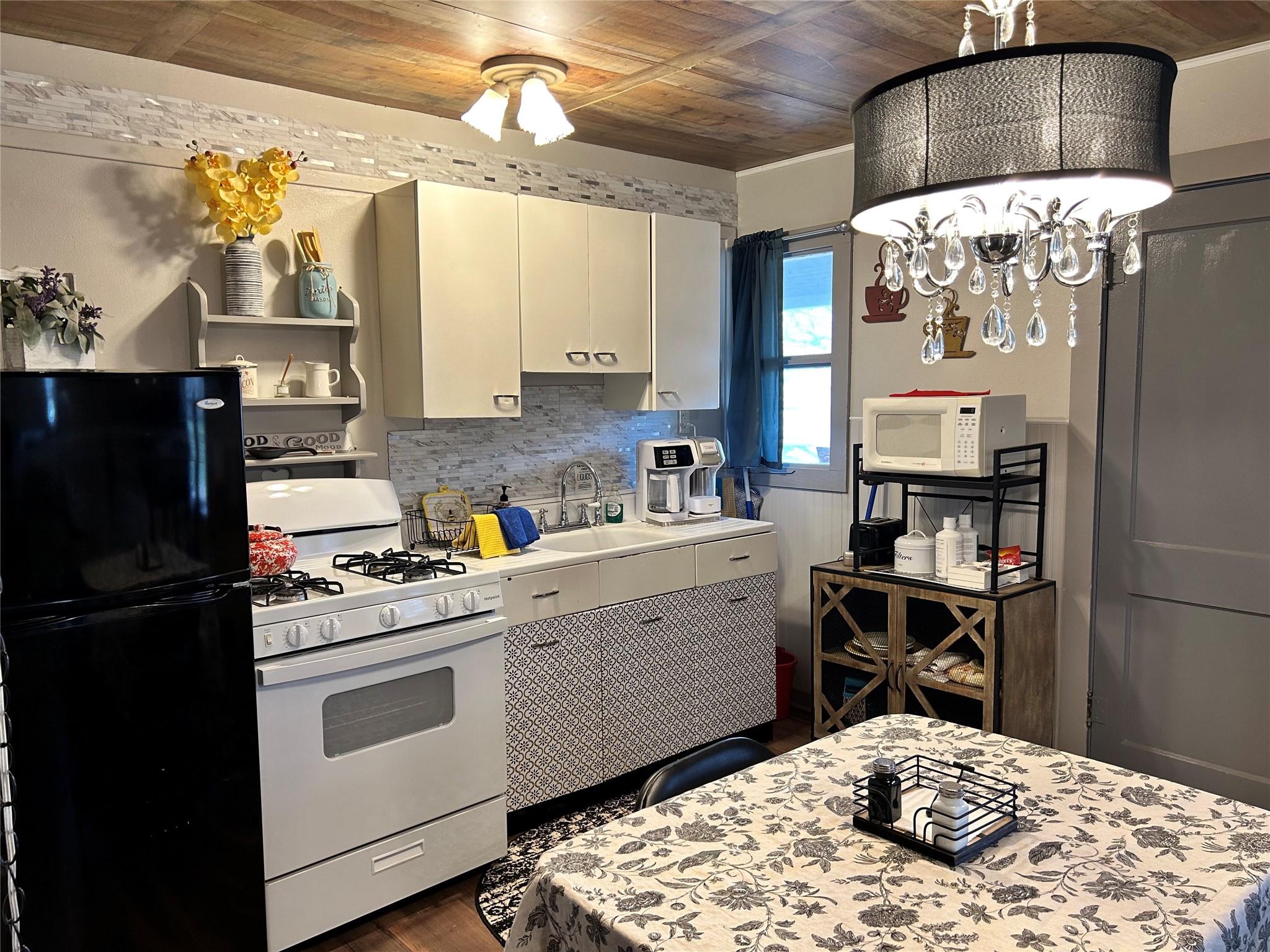 161 Alexander DR #8 — photo 4