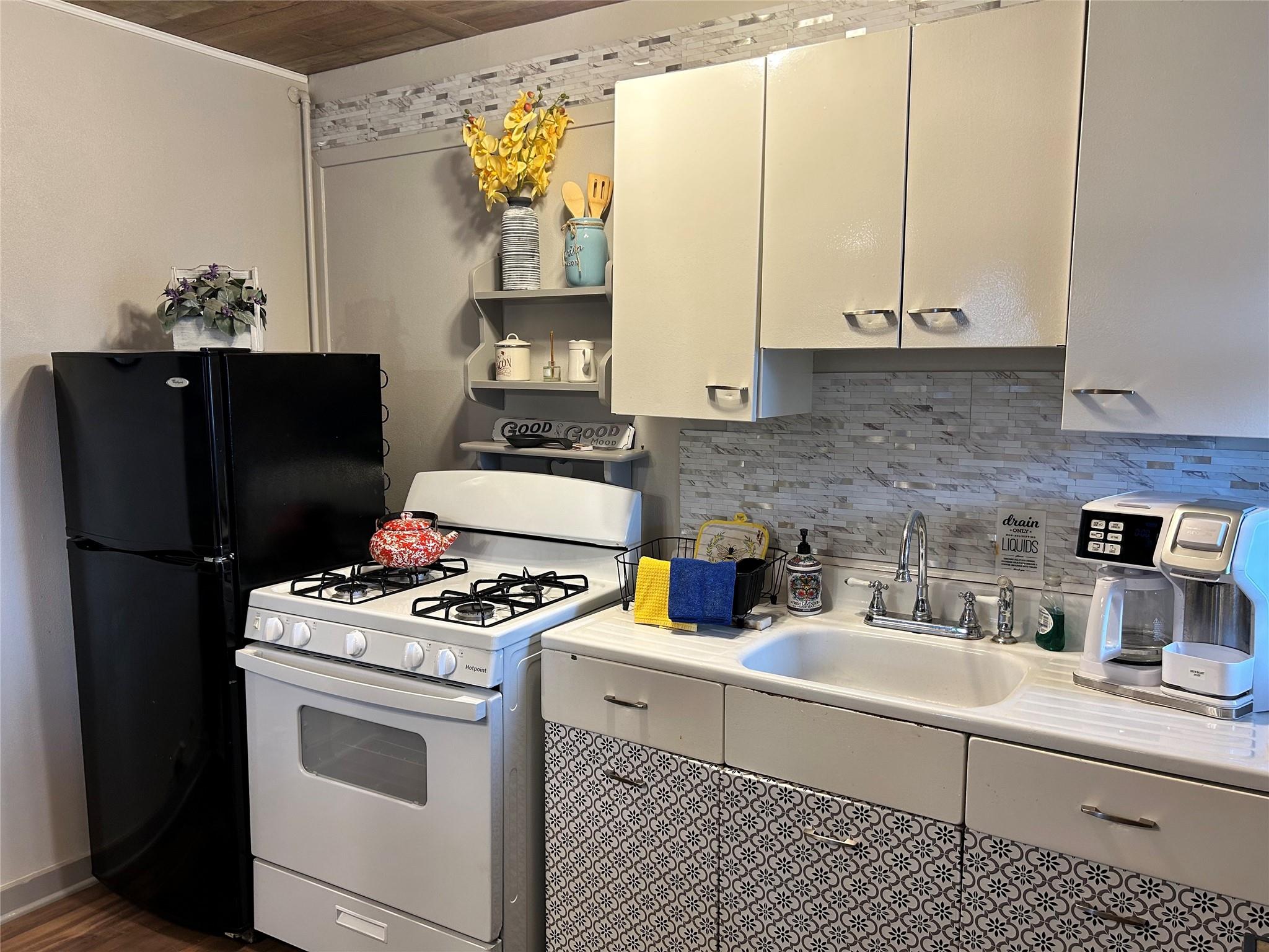 161 Alexander DR #8 — photo 5