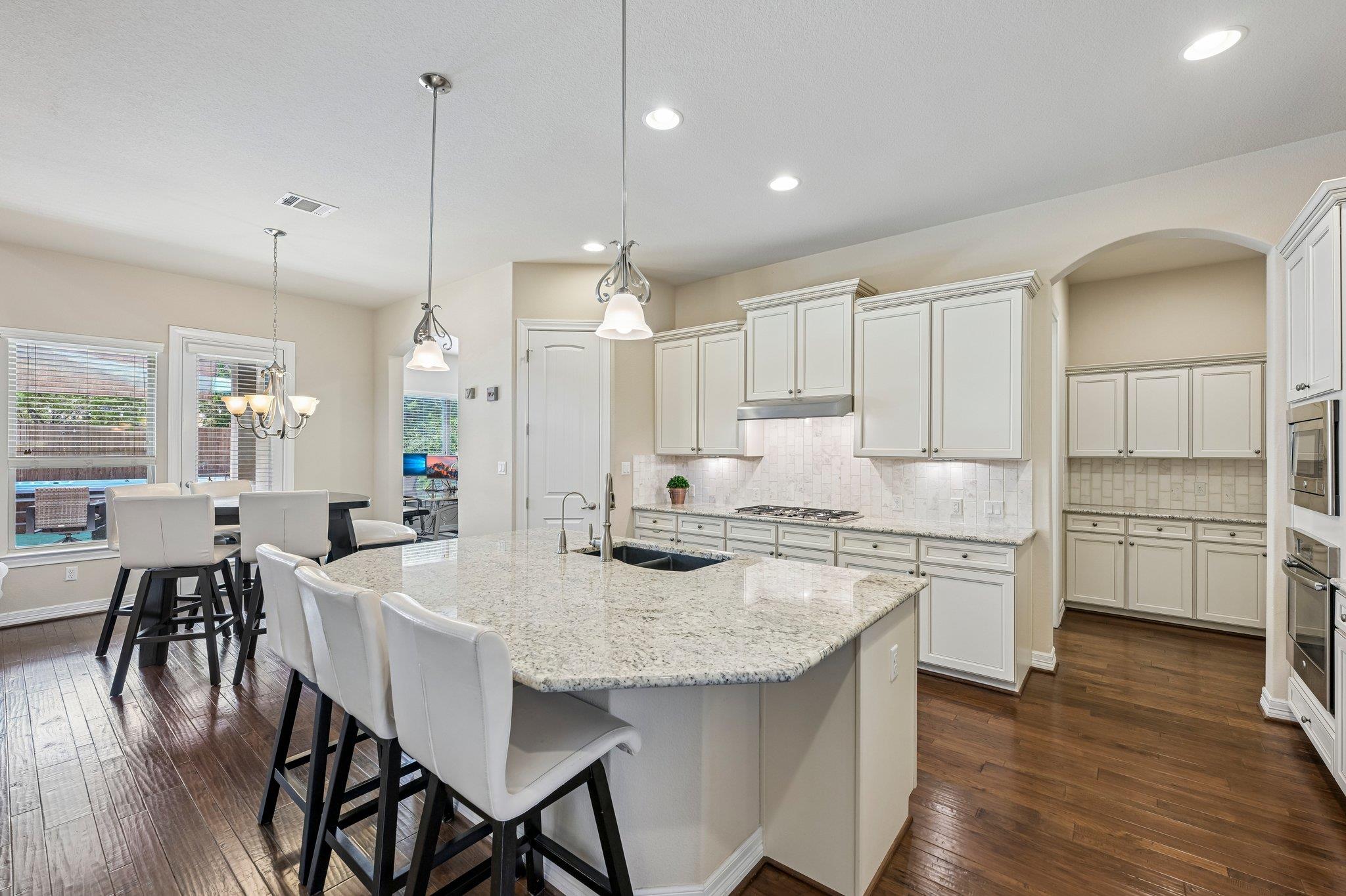 213 Lake Como DR — photo 3