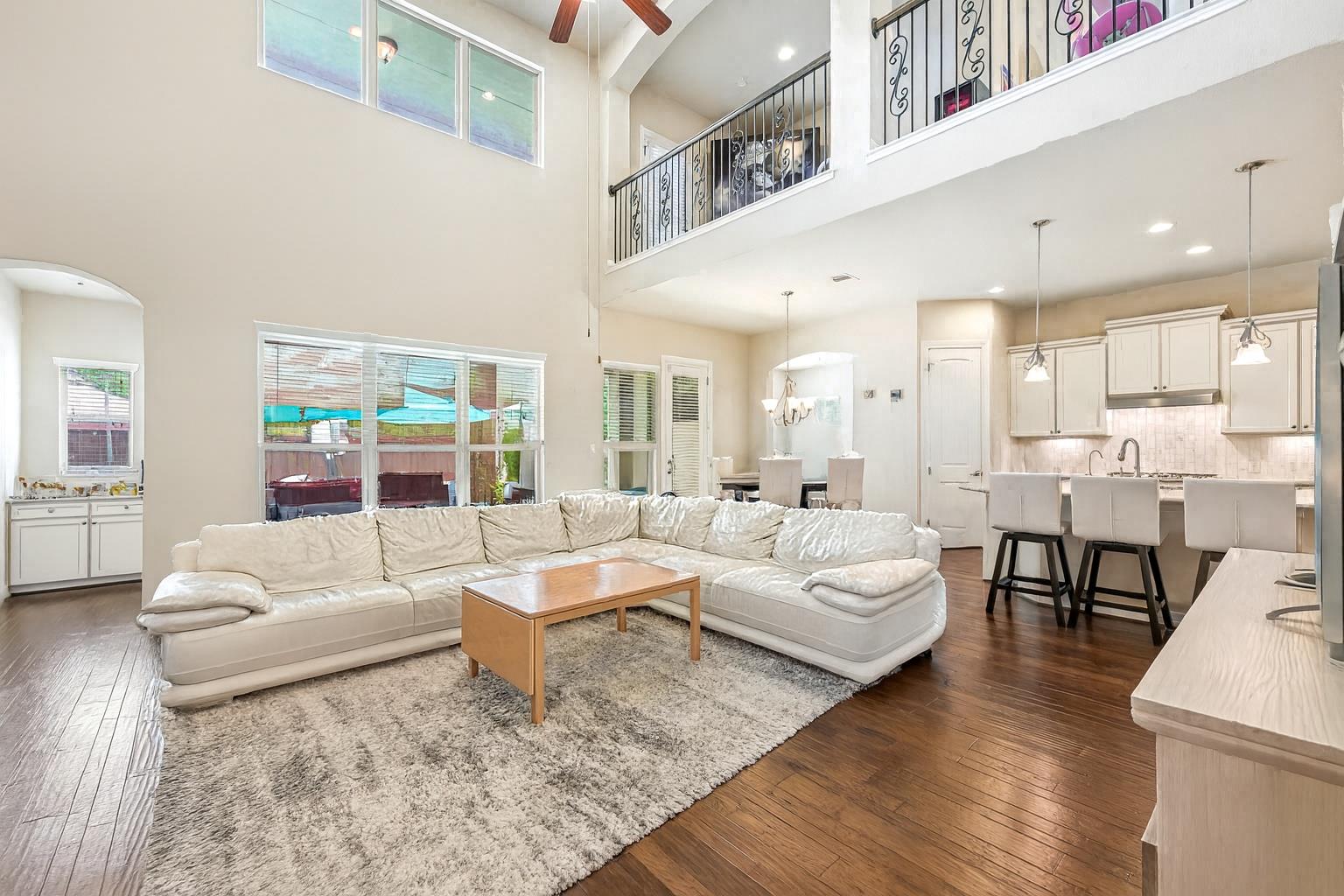 213 Lake Como DR — photo 5