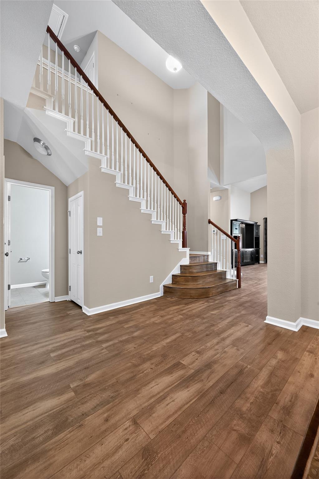 15512 Interlachen DR — photo 4