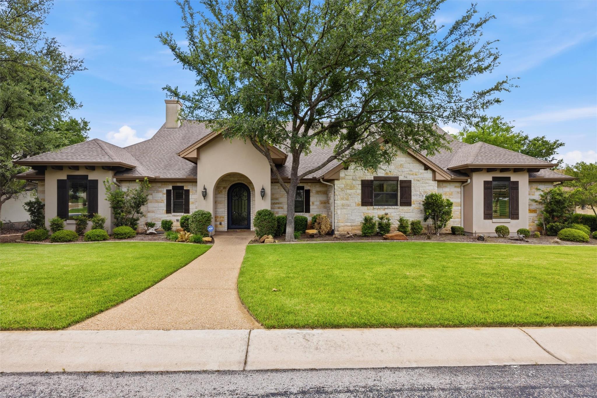 203 Pristine LN