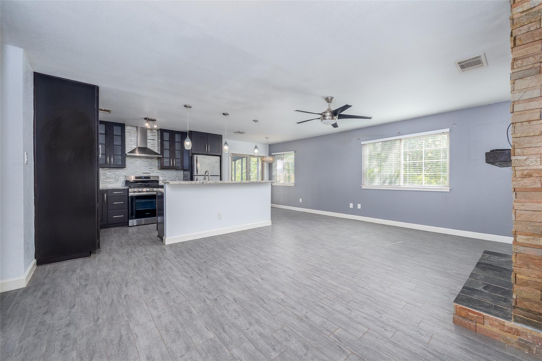 802 Prince Valiant DR — photo 3