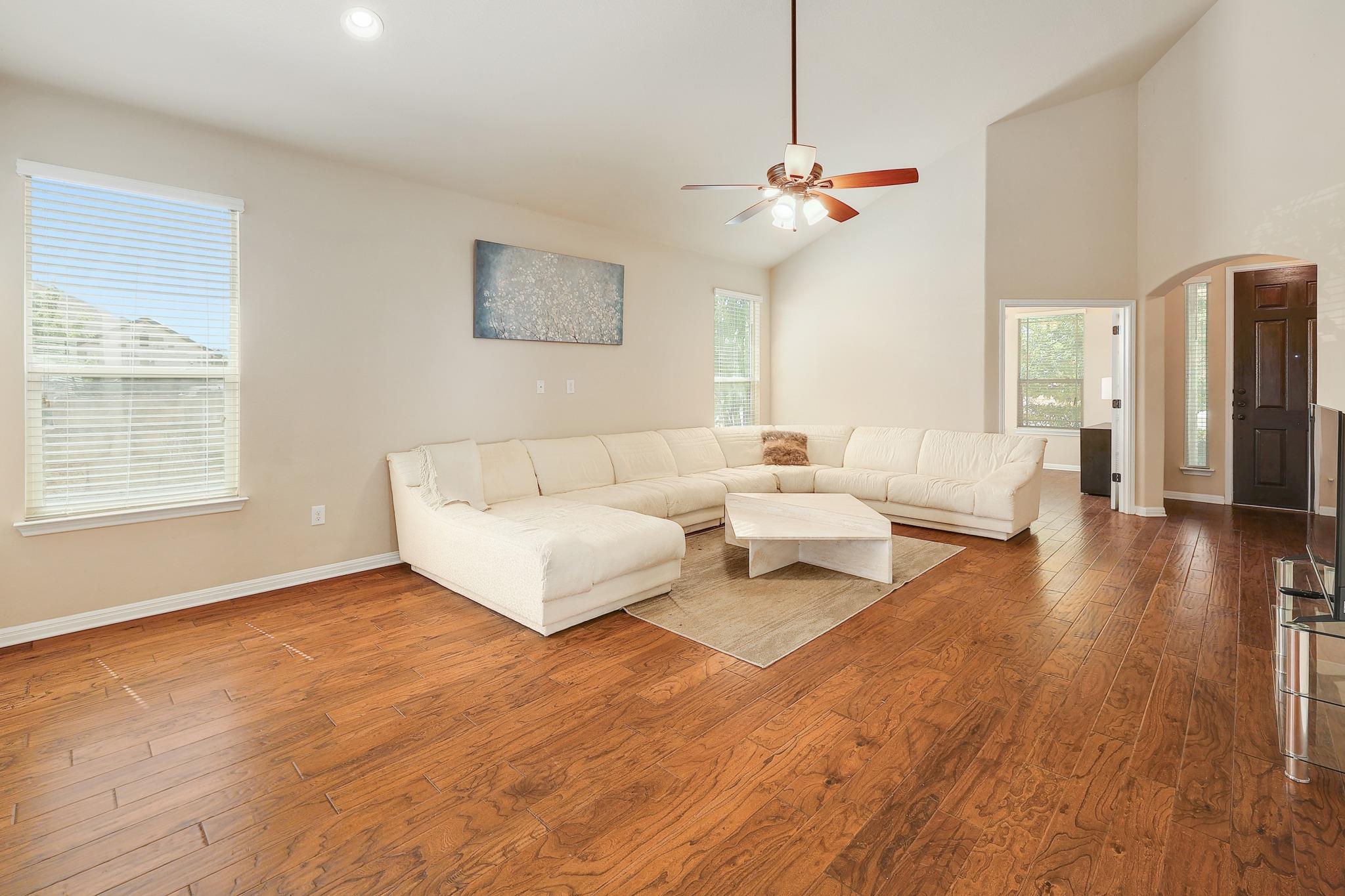 16200 Cantania CV — photo 3