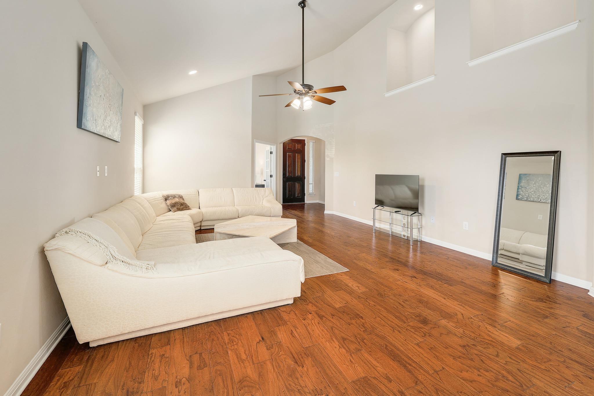 16200 Cantania CV — photo 4