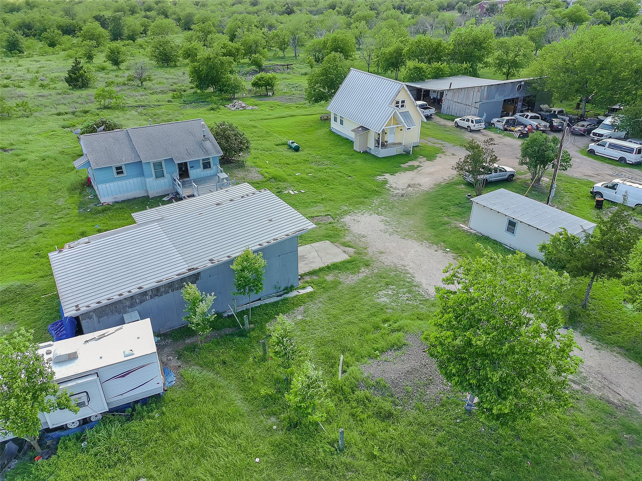 925 Longhollow RD — photo 3