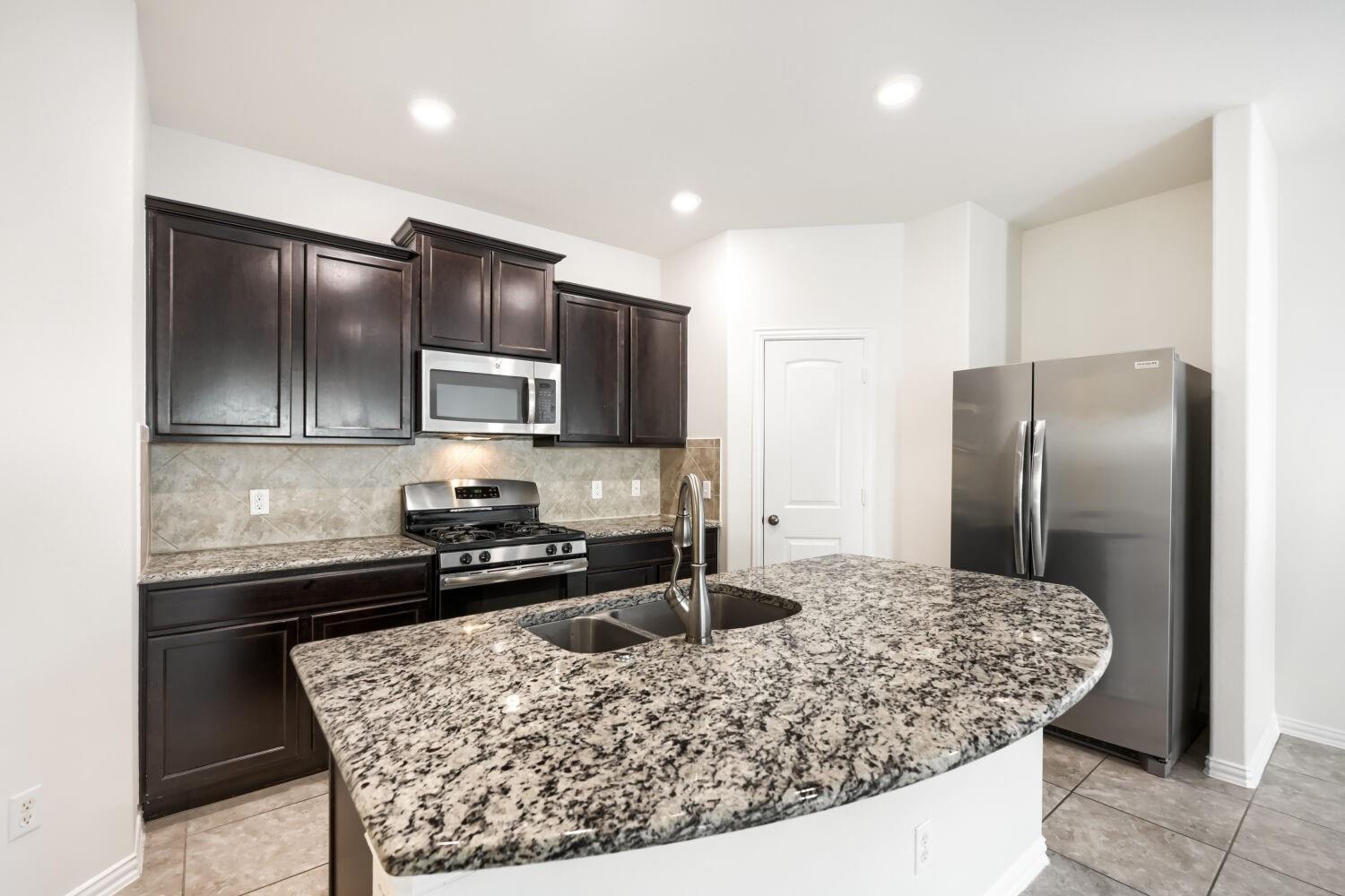 300 Shale CIR — photo 3