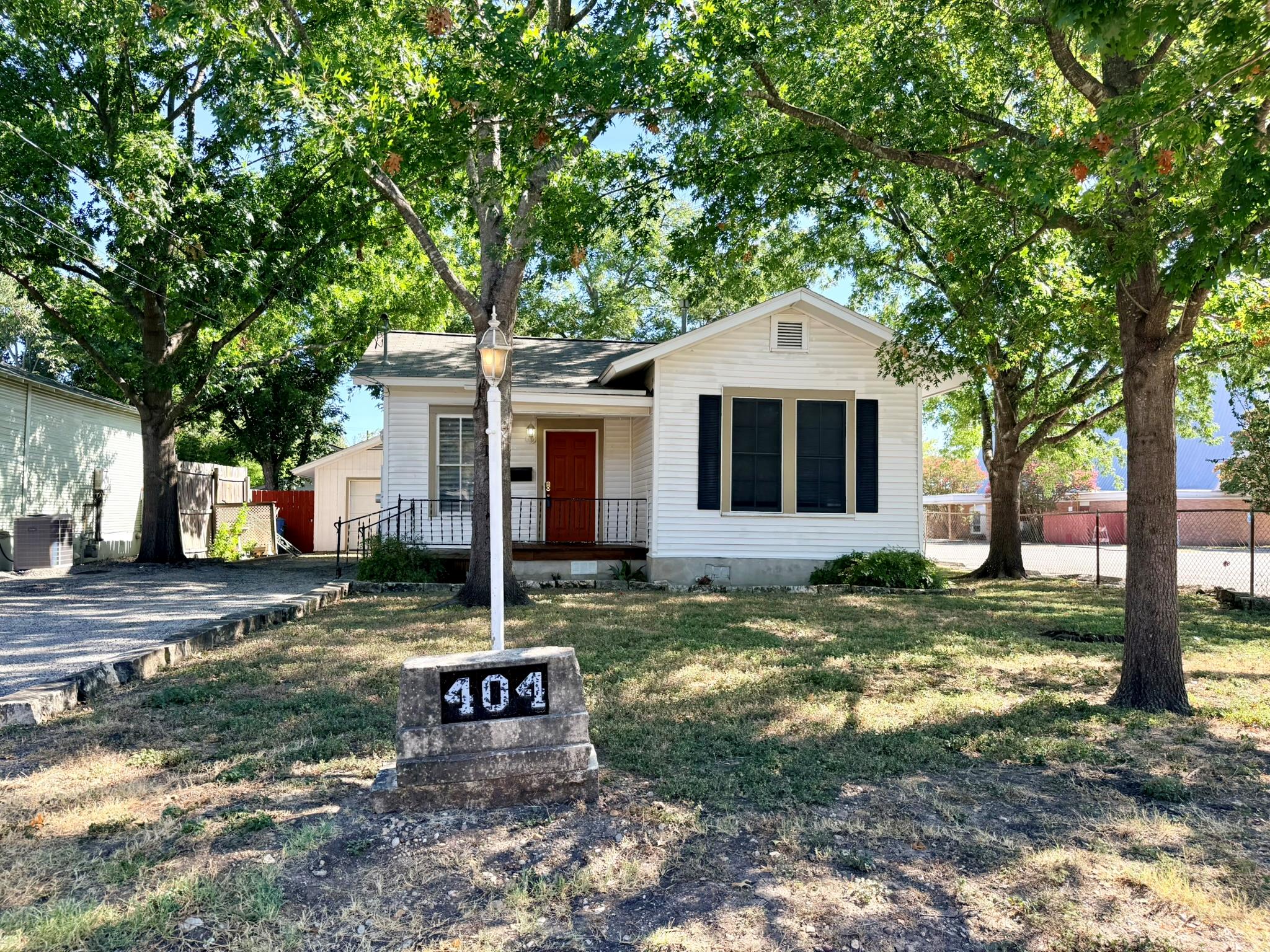 404 Normandy ST