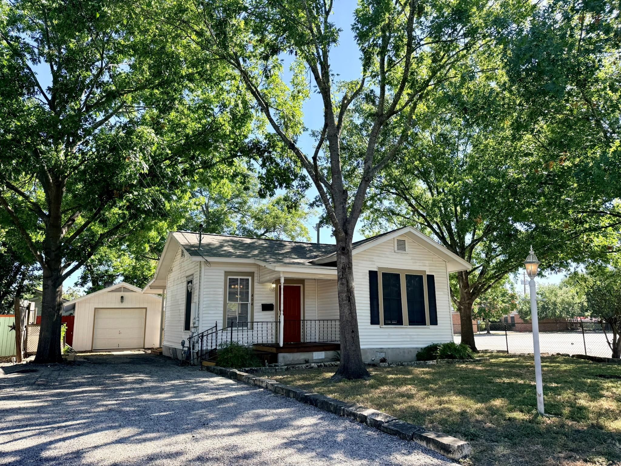 404 Normandy ST — photo 3