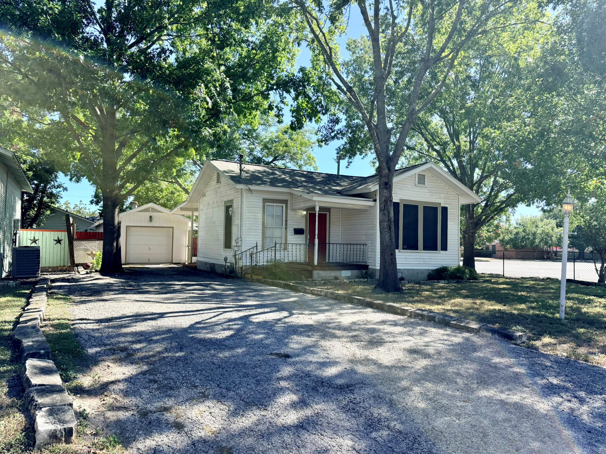 404 Normandy ST — photo 4