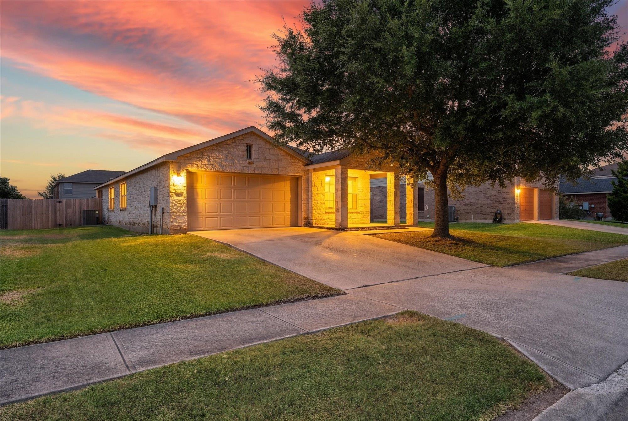 411 Leo LN