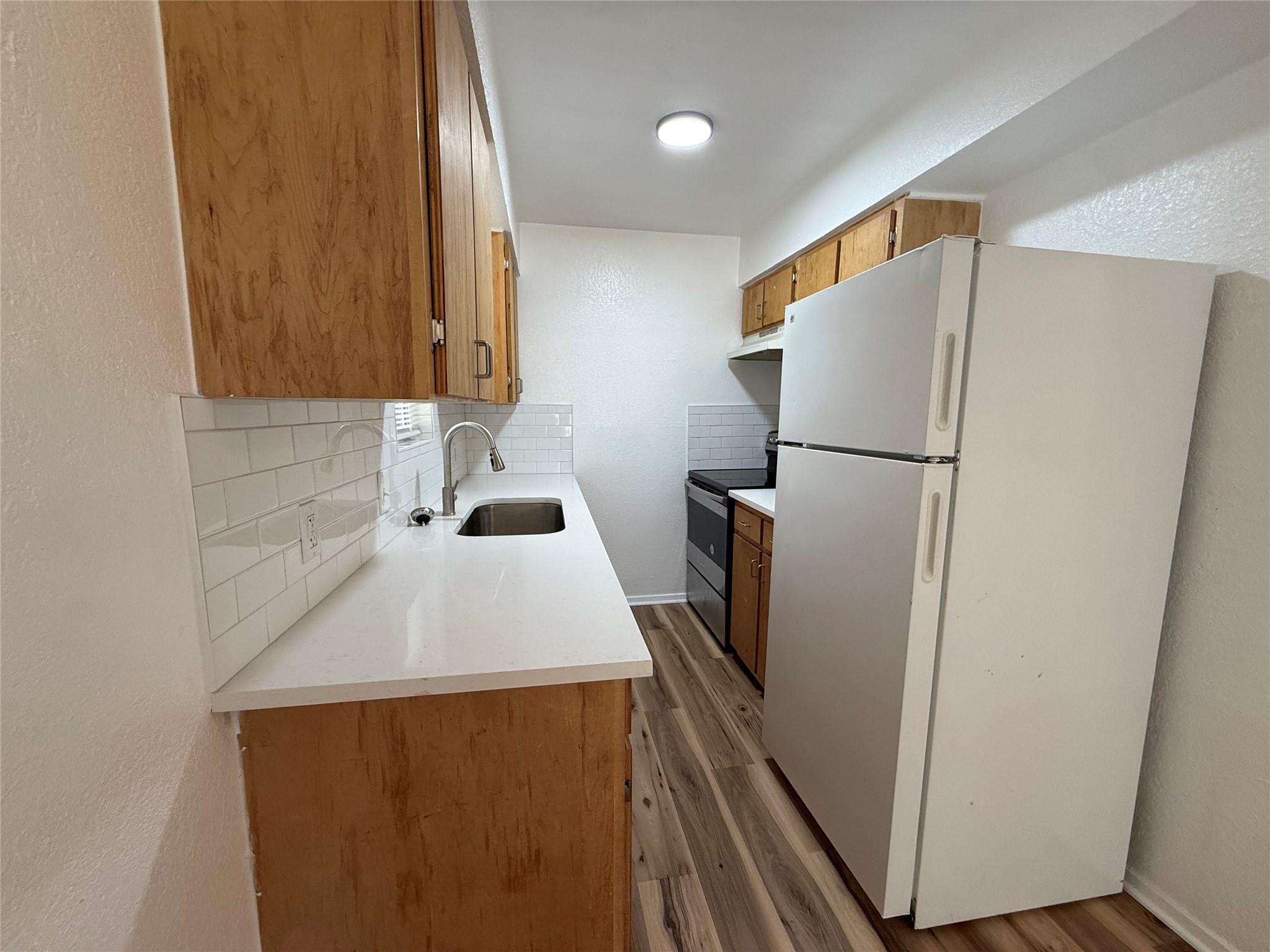1009 Alex ST — photo 3