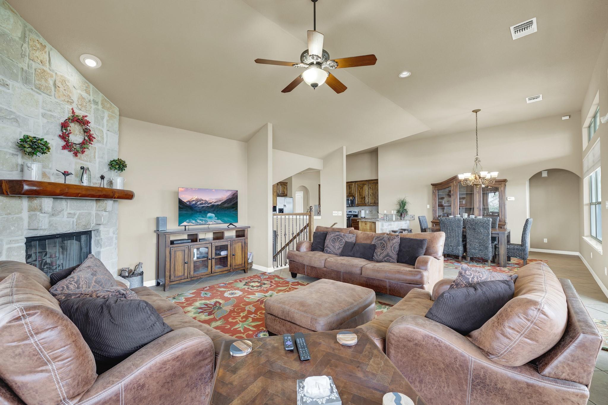 1525 Lakeside DR — photo 5