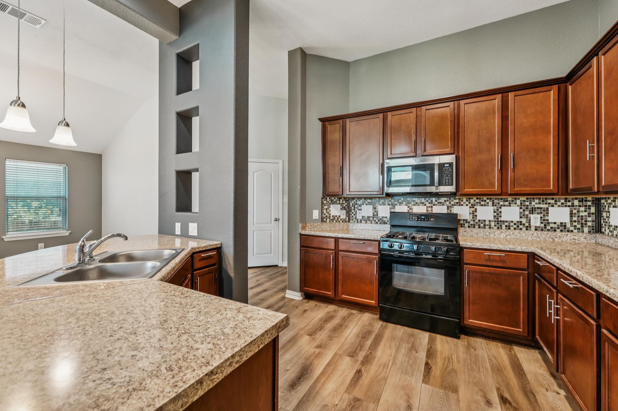 229 Wicker Park WAY — photo 5