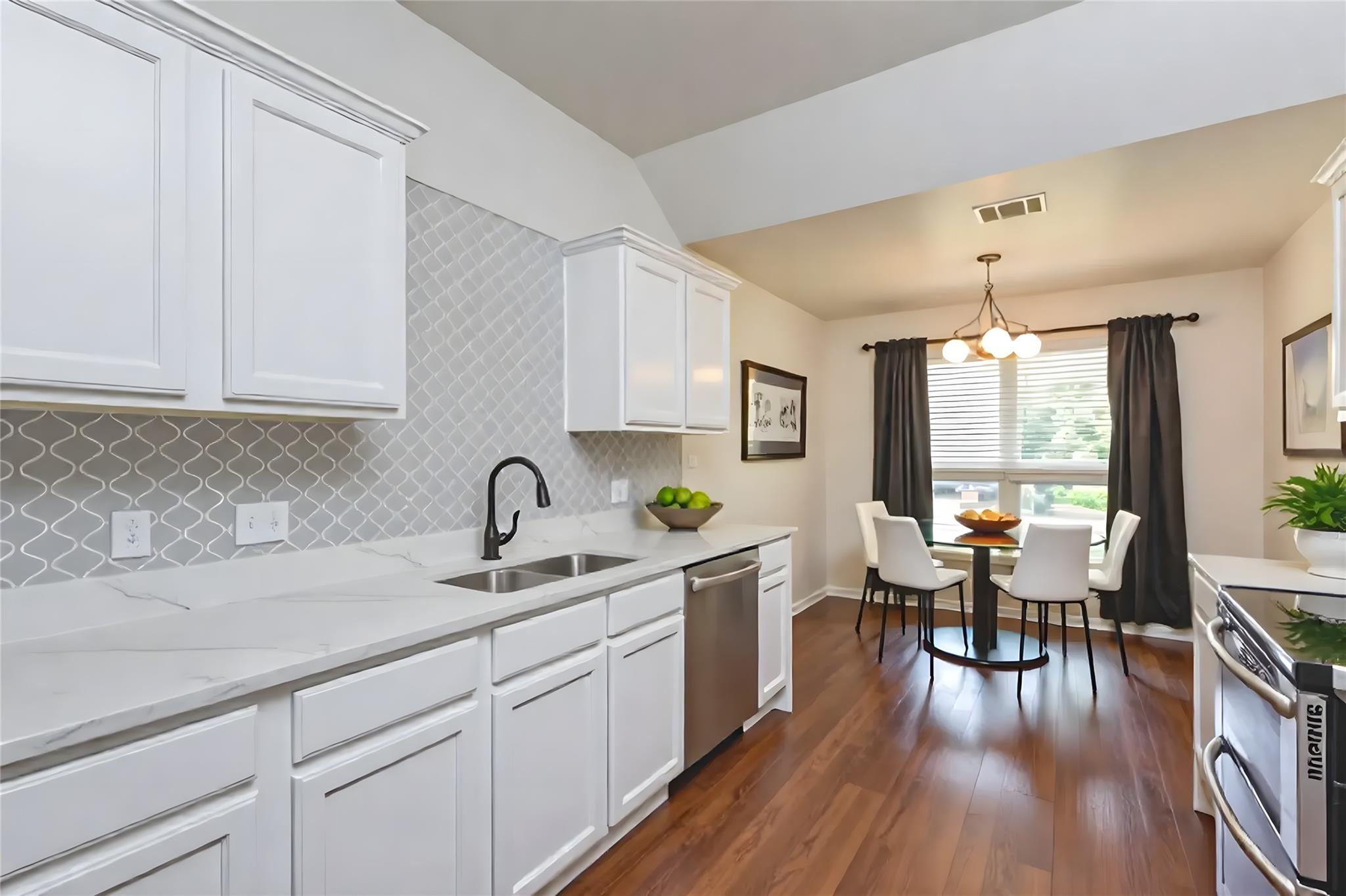 2571A Georgian DR — photo 3