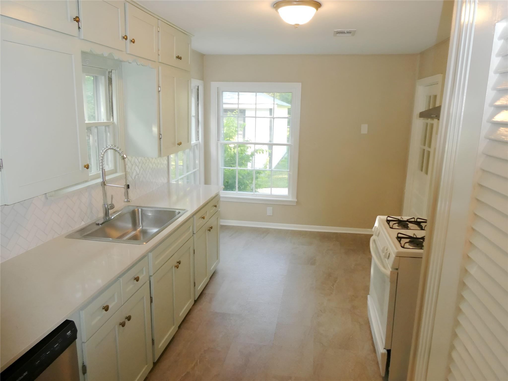 1206 MADISON Ave — photo 5