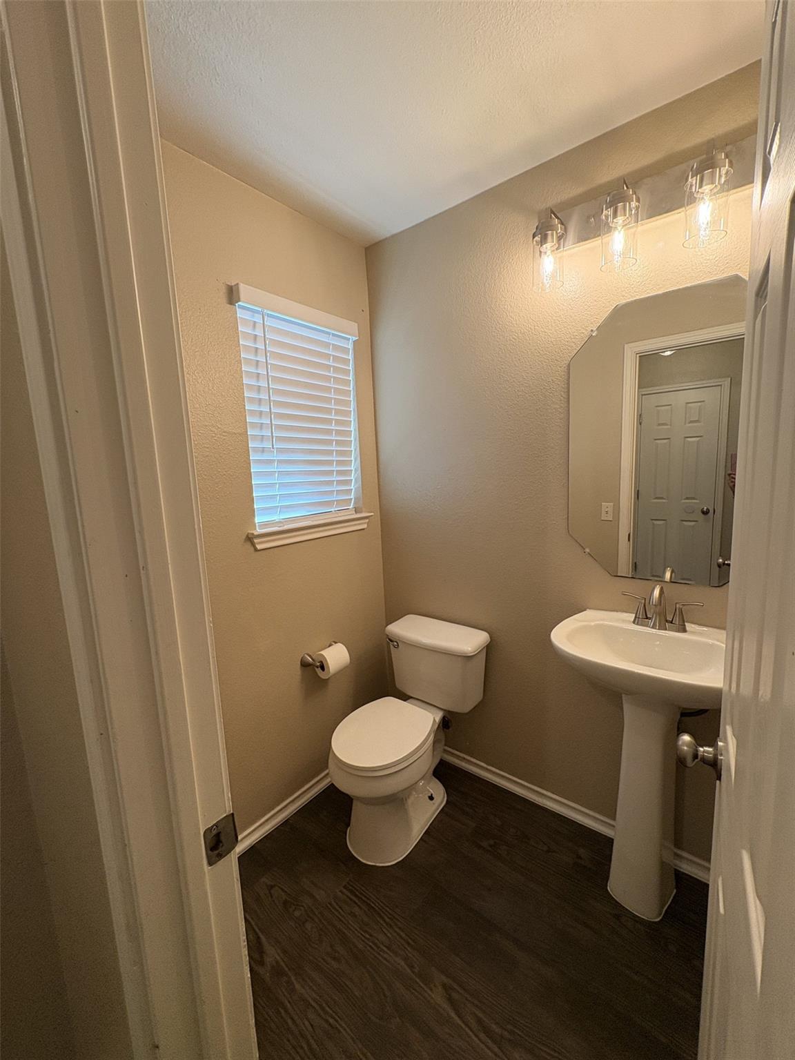 6808 Sabrina DR — photo 3
