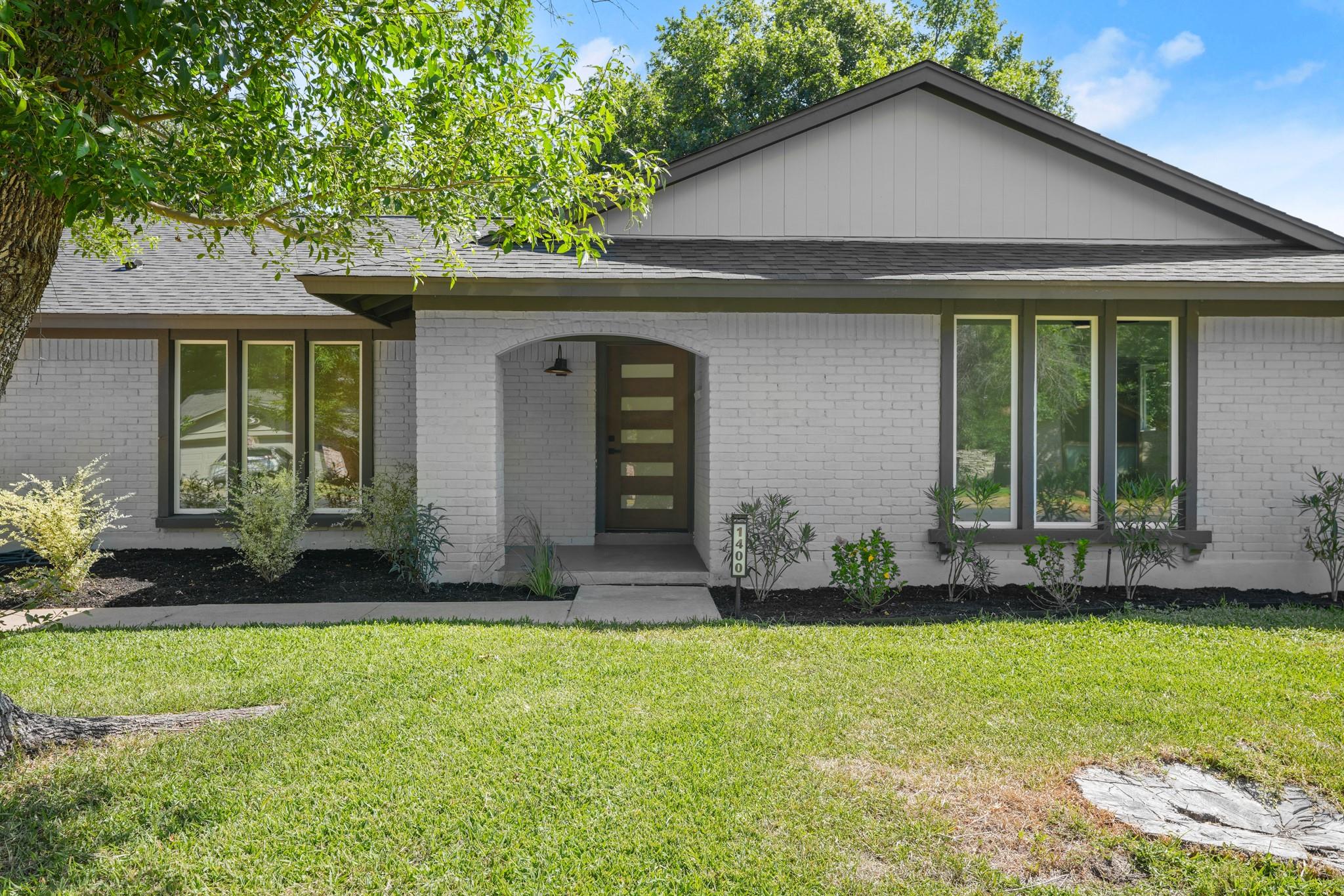 1400 Meadows DR — photo 4