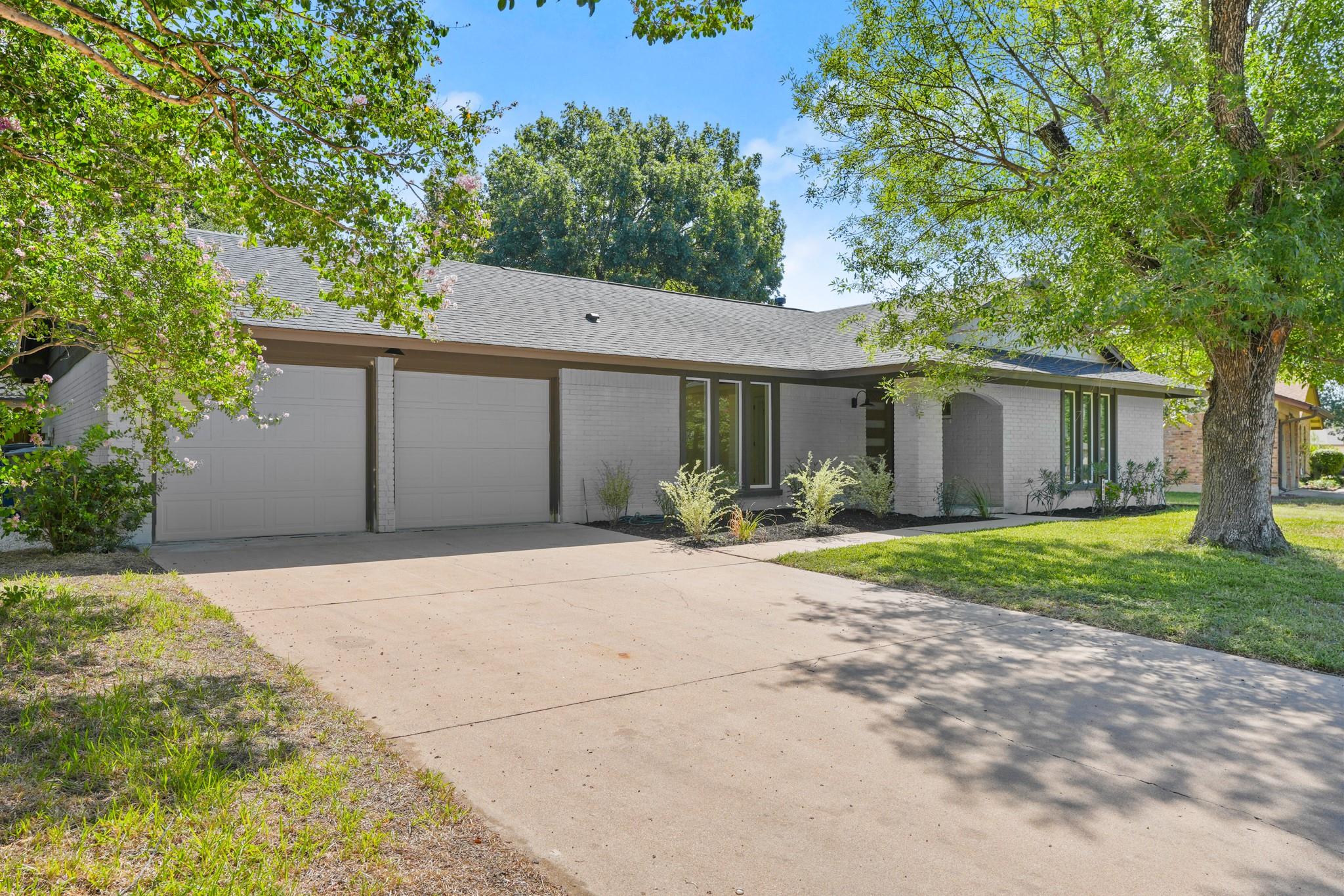 1400 Meadows DR — photo 5