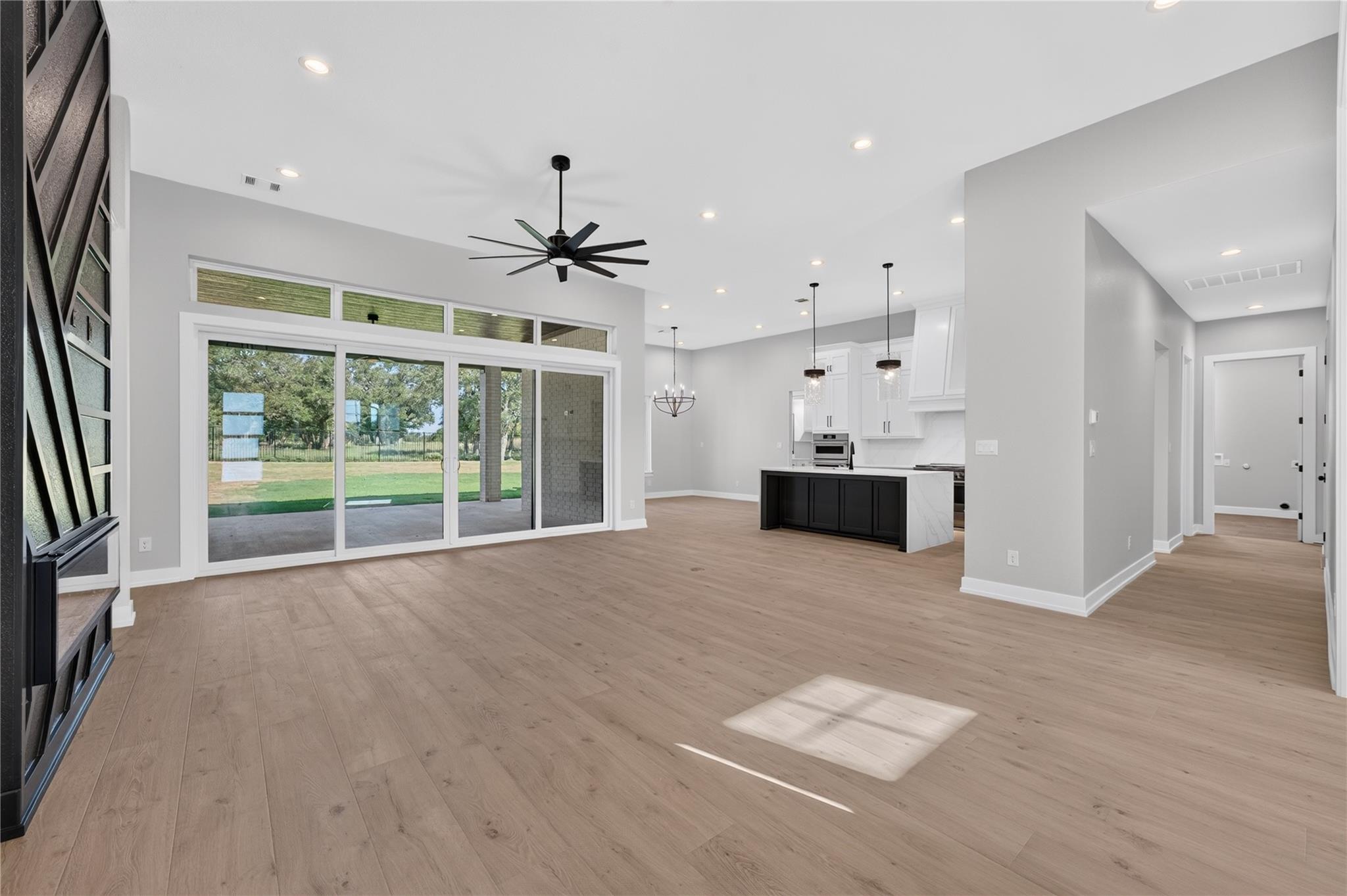 101 Lakeview DR — photo 4