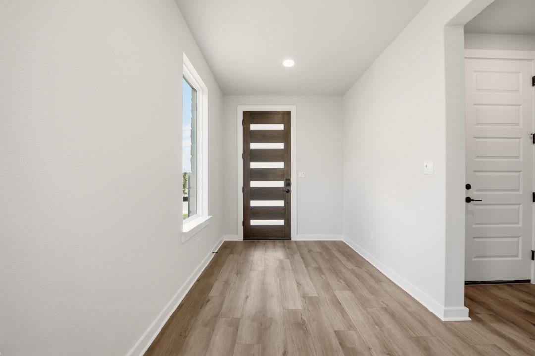 210 Grayson Elm Pass — photo 4