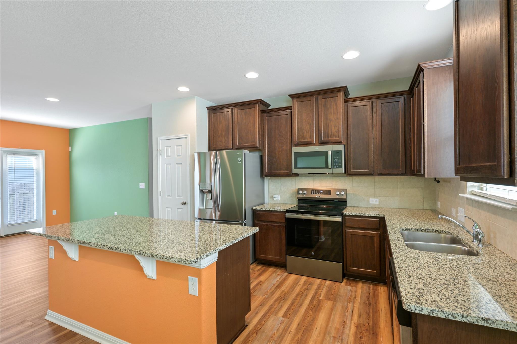 448 Triumph RD — photo 3
