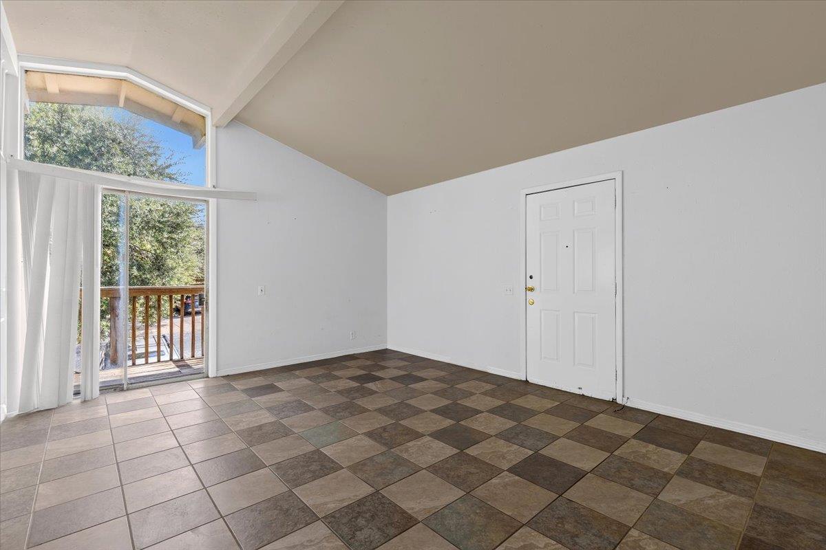 2507 Manor CIR — photo 3