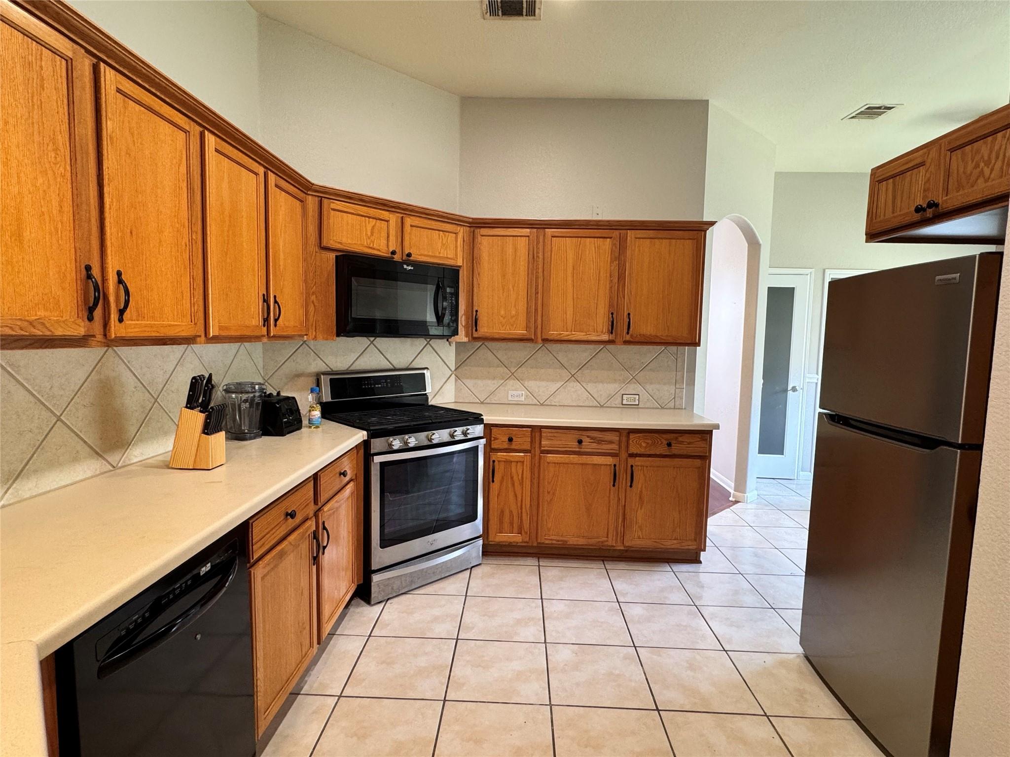 657 Columbine Ave — photo 5