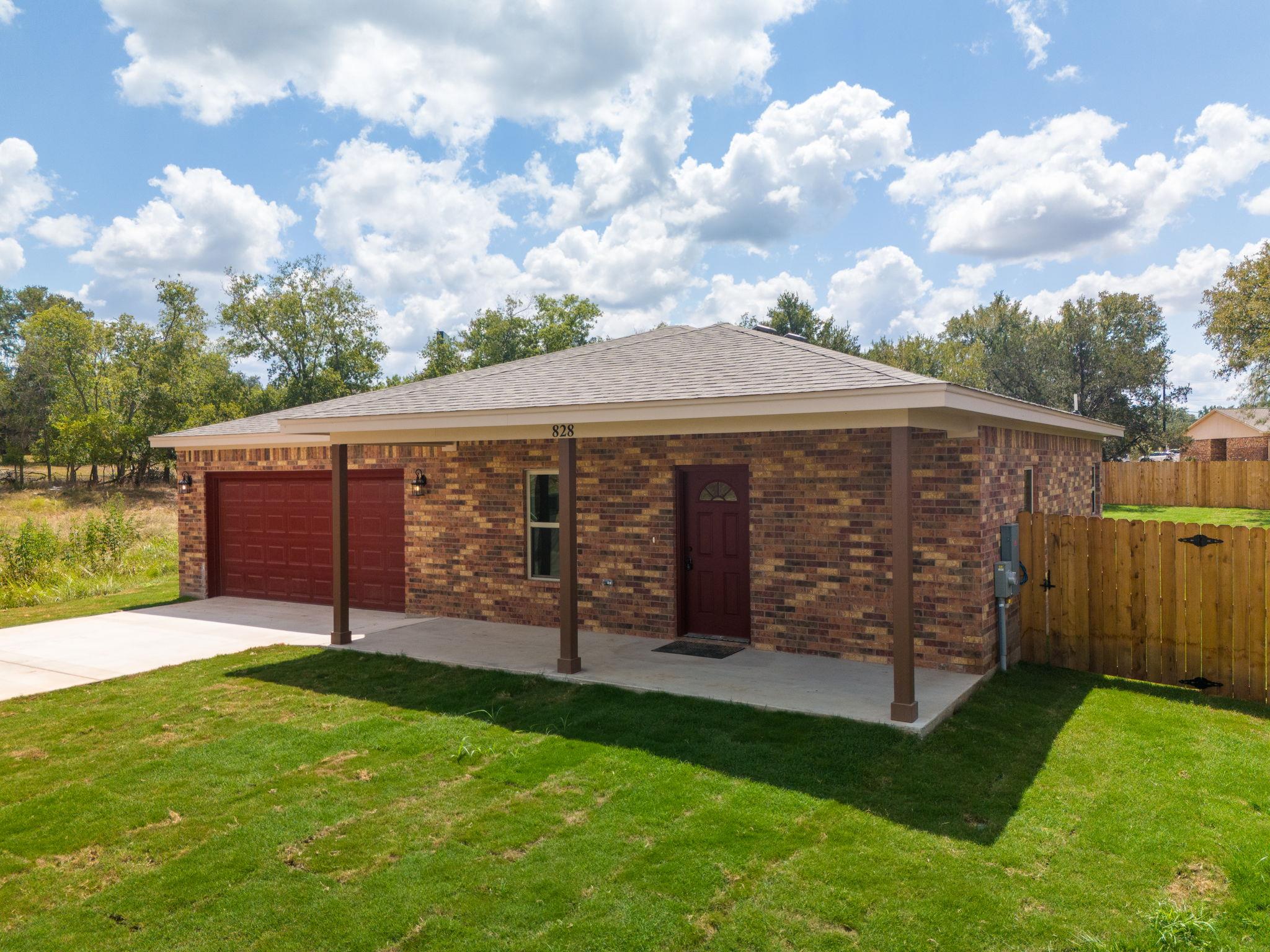 828 Elijah LN — photo 3