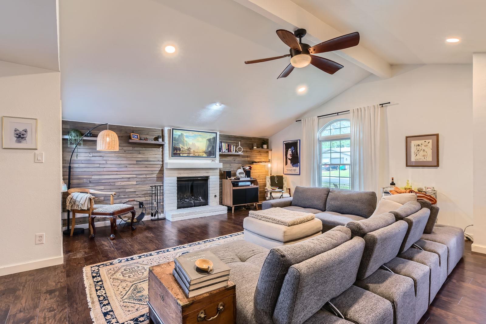 7905 Wycombe DR — photo 3