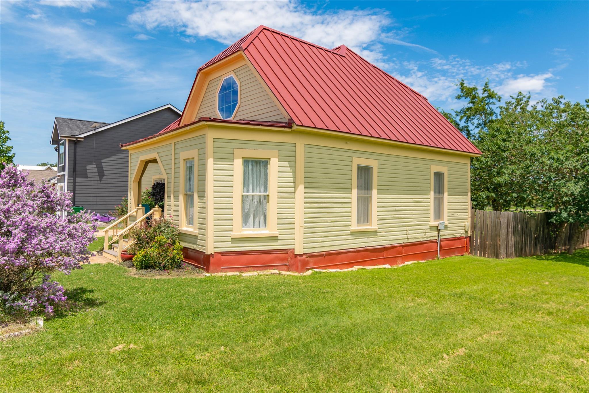 204 Prim Rose ST — photo 4