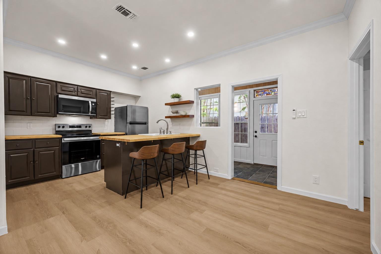 1307 Kinney Ave — photo 4