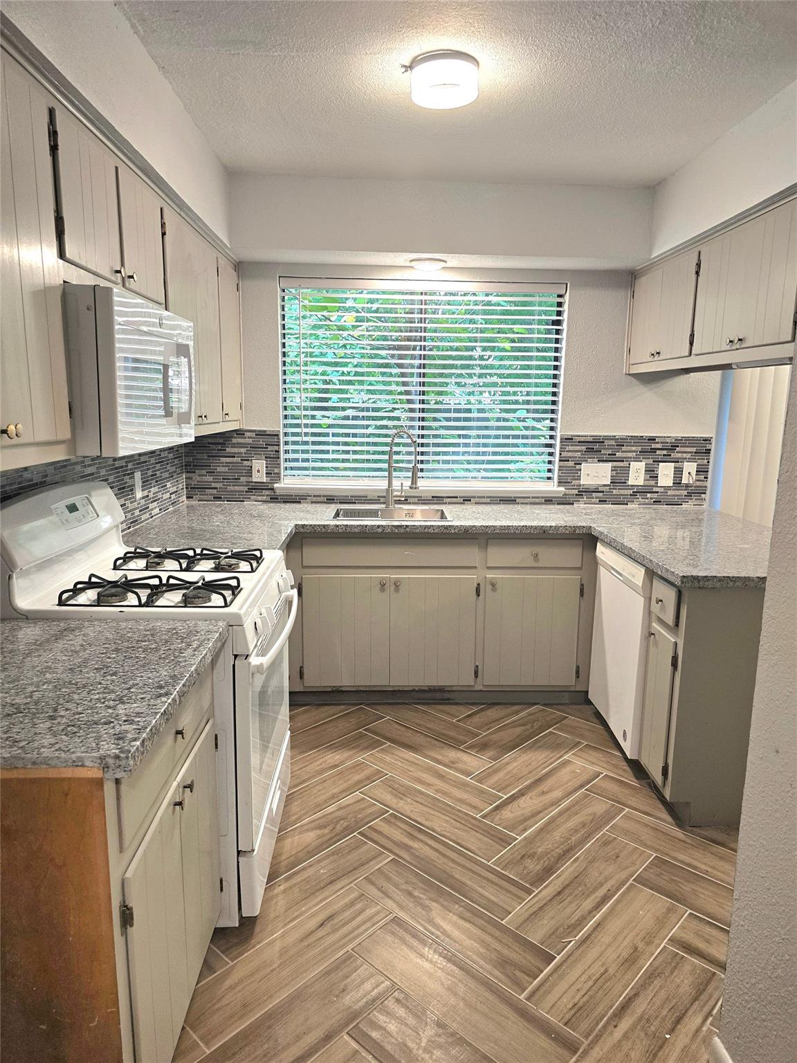 1417 Hyridge CIR — photo 3