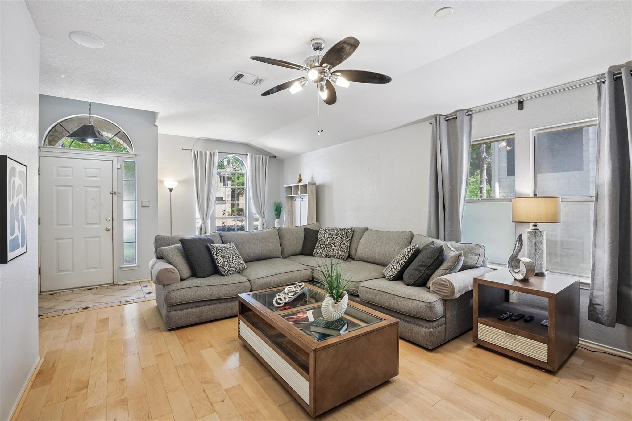 13517 Bolivia DR — photo 3