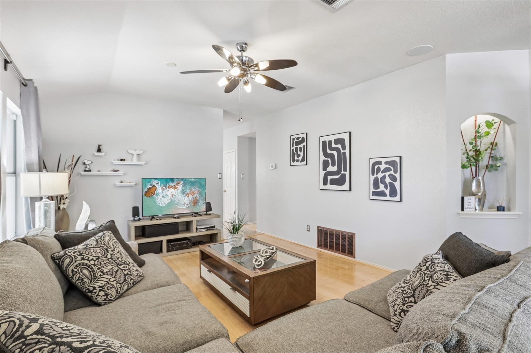 13517 Bolivia DR — photo 4
